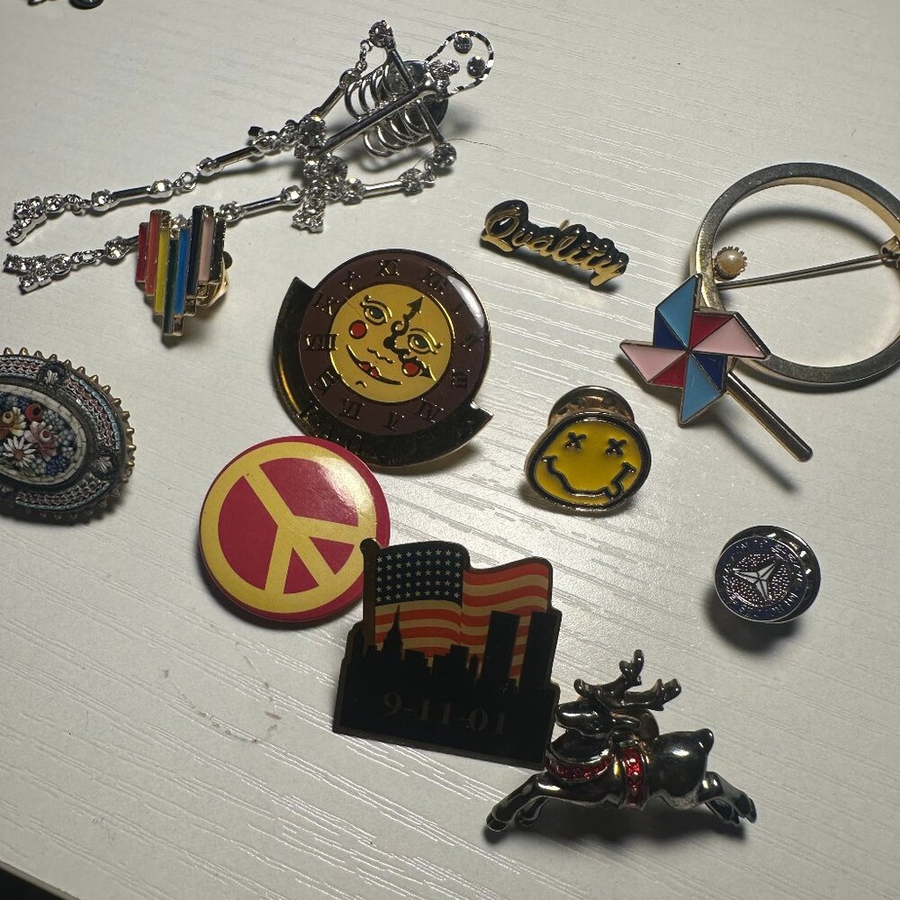 Pins and broches VARIETY ASSORTMENT